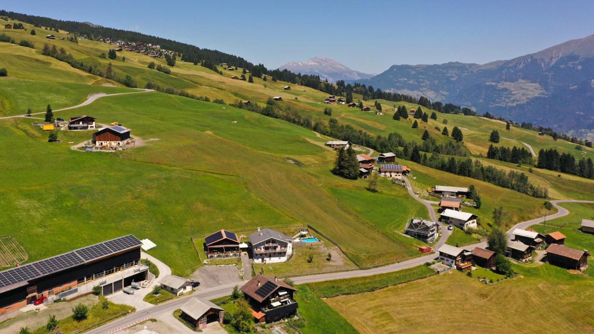 Gasthaus Alpina Tschappina Eksteriør billede