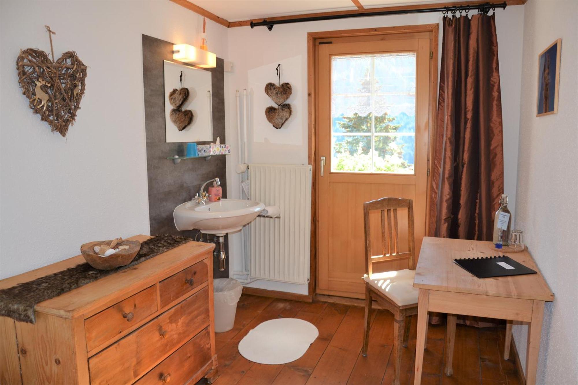 Gasthaus Alpina Tschappina Værelse billede
